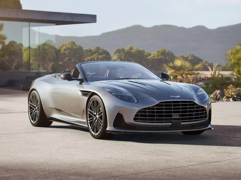 Aston Martin DB12 Volante an der Nordseeküste